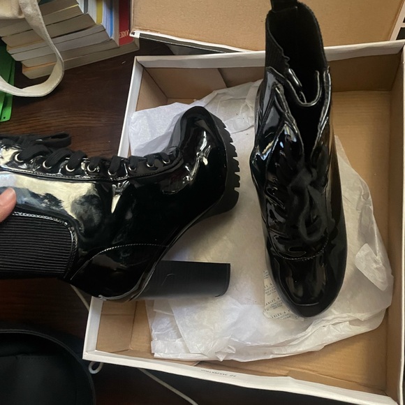 Diva Lounge Boots - Picture 7 of 10